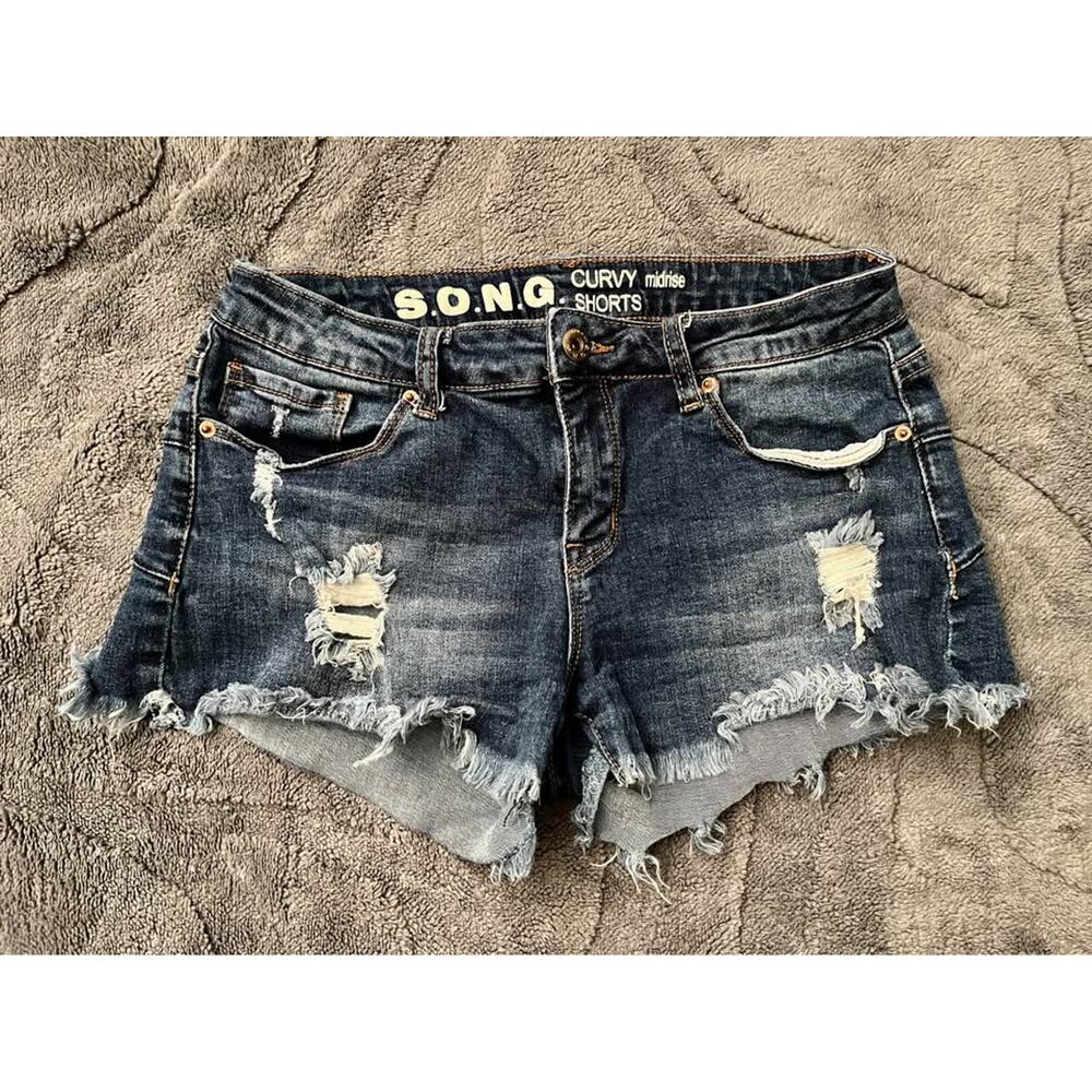 Song shorts size 7